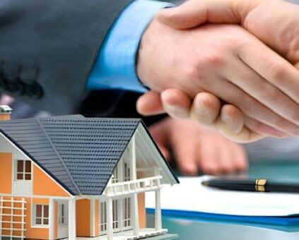 People coming to an agreement about a home loan